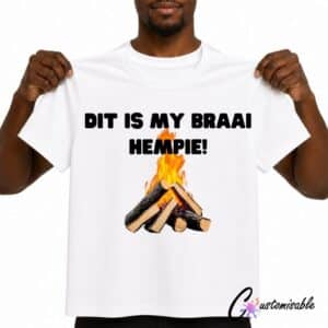 White T-shirt with a South African braai-themed DTF transfer design reading “Dit Is My Braai Hempie!” above a firewood and flame illustration.